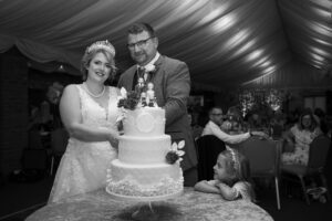 bride and groom cut the cake at woodland waters